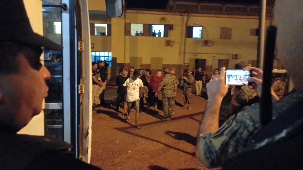 Presos del Clan Rotela y PCC son trasladados tras pelea mortal en la cárcel de PJC Presos del Clan Rotela y PCC son trasladados tras pelea mortal en la cárcel de PJC