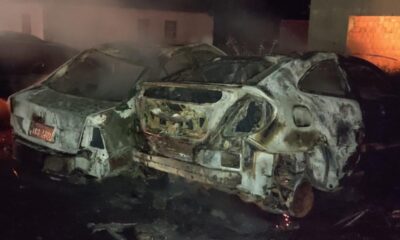 PJC: Tres vehículos arden en llamas en un taller en barrio Obrero