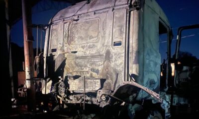 PJC: Tractocamión ardió en llamas en una transportadora en el barrio Defensores del Chaco