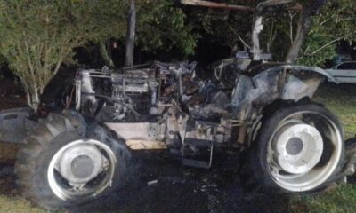 Desconocidos queman un tractor agrícola del MAG en San Pedro