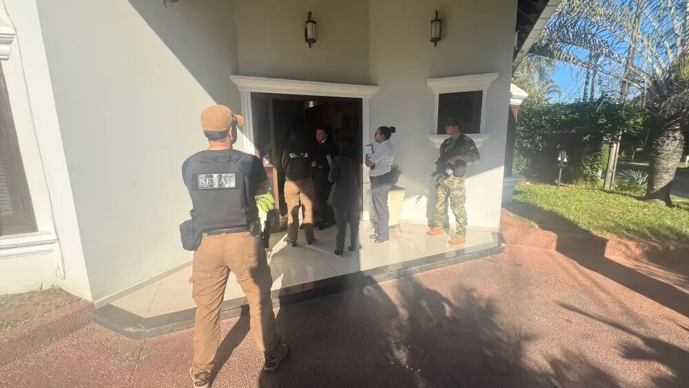Operativo Pavo Real: Fiscalía allana lujosa vivienda vinculada a Jarvis Pavão en Lambaré