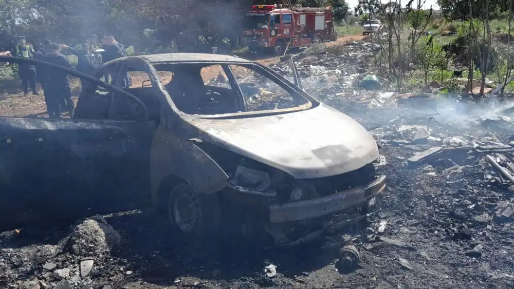 PJC: Hallan incinerado el supuesto auto usado por sicarios que mataron a Gringo González PJC: Hallan incinerado el supuesto auto usado por sicarios que mataron a Gringo González
