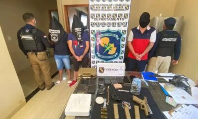 Tres personas quedaron detenidas en PJC con armas y drogas