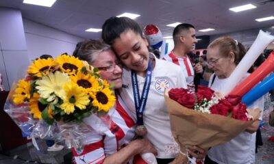 Emotivo recibimiento a las mundialistas de la Albirroja Sub 20