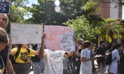 Trabajadores marchan en su día contra atropellos laborales