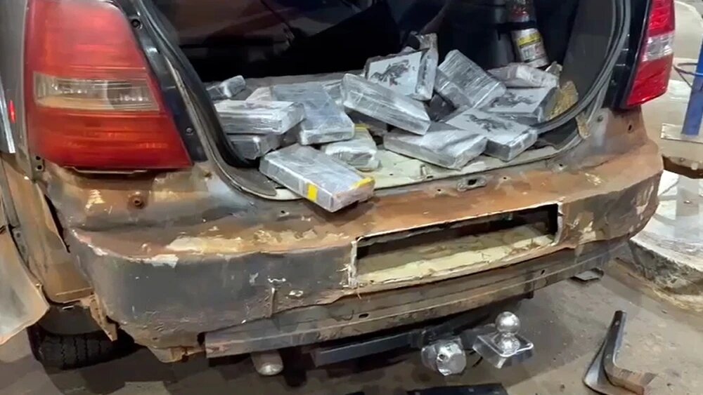 Paraguayo huye y deja abandonado vehículo con 129 kilos de cocaína en Puente de la Amistad, reportan