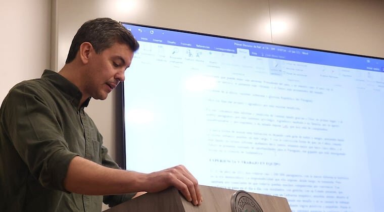 Santiago Peña alista los detalles para su primer informe de gestión