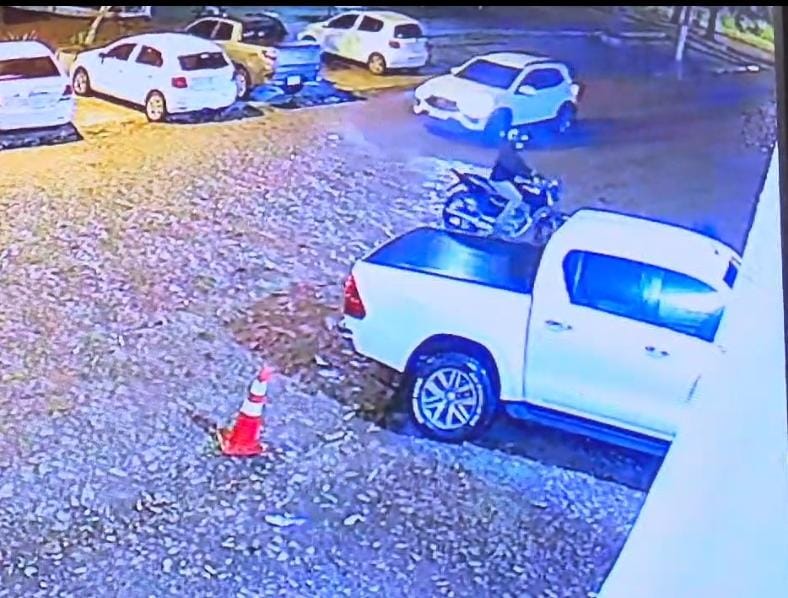 PJC: Motochorros intentaron asaltar a una estudiante que se refugió en su camioneta PJC: Motochorros intentaron asaltar a una estudiante que se refugió en su camioneta