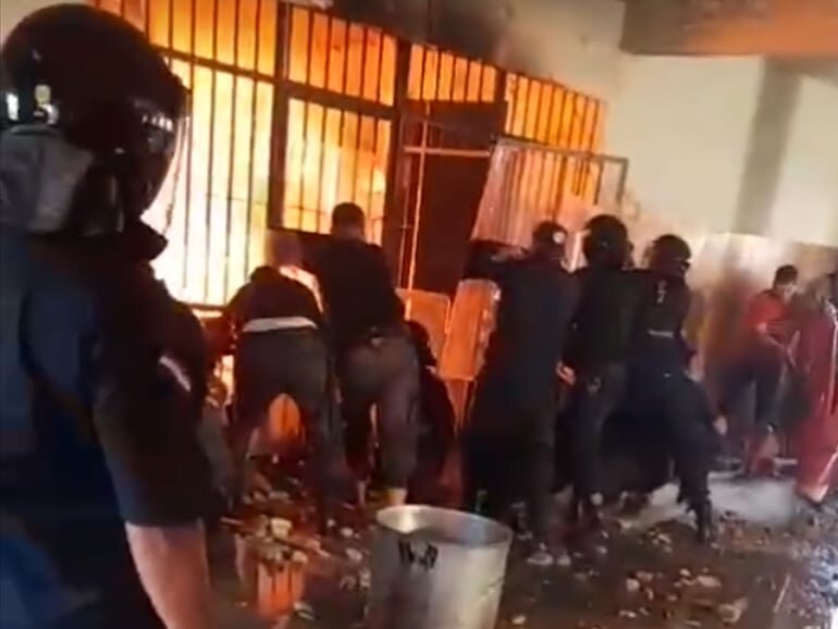 Trasladan a 23 cabecillas del motín en Emboscada