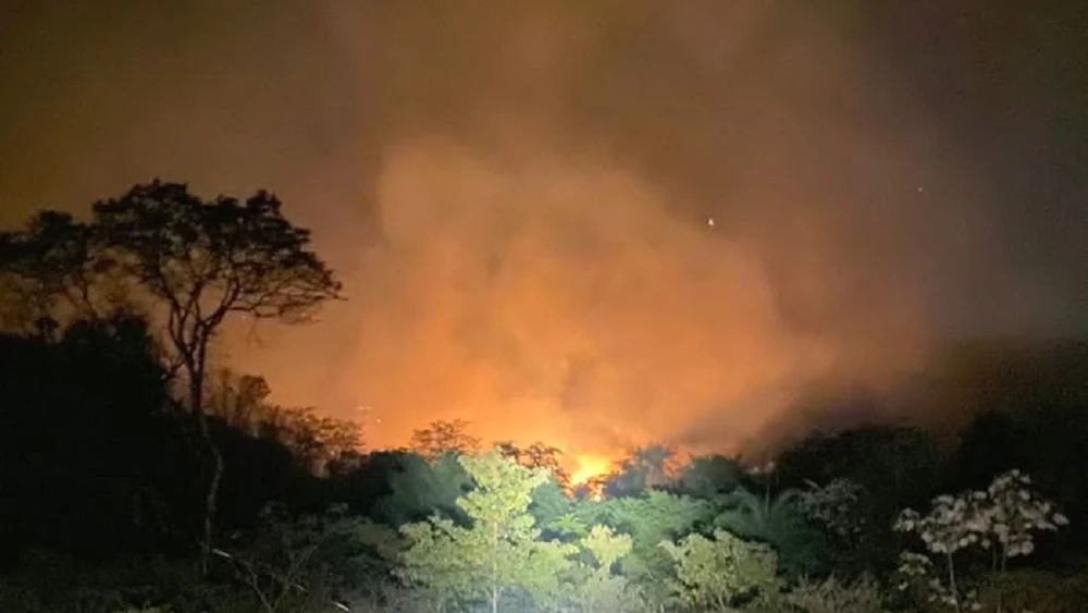 Reportan incendio de gran magnitud en el Parque Nacional Cerro Corá Reportan incendio de gran magnitud en el Parque Nacional Cerro Corá