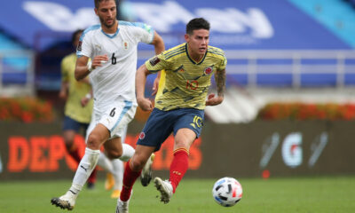 El rudo Uruguay de Bielsa y una inspirada Colombia van por la final