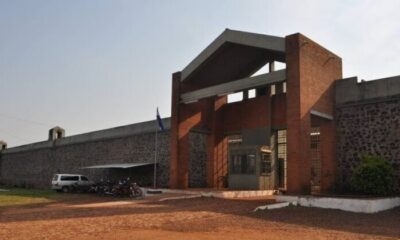 Reos golpean a expolicía recluido en el penal de Encarnación