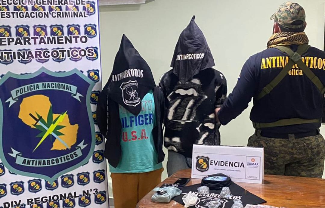 PJC: Antinarcóticos detiene a dos microtraficantes en el barrio General Genes PJC: Antinarcóticos detiene a dos microtraficantes en el barrio General Genes