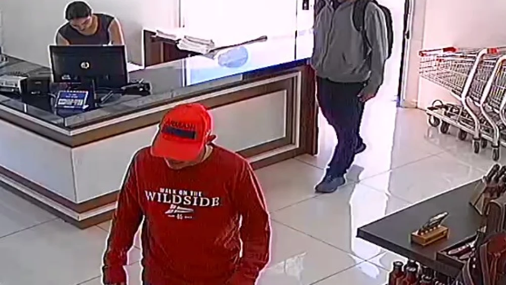 Video: Asaltantes llevan dinero de una distribuidora de carnes premiun en PJC Video: Asaltantes llevan dinero de una distribuidora de carnes premiun en PJC