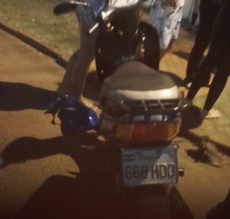 PJC: Menores de 12 y 16 en una motocicleta chocan por una camioneta y quedan con lesiones PJC: Menores de 12 y 16 en una motocicleta chocan por una camioneta y quedan con lesiones