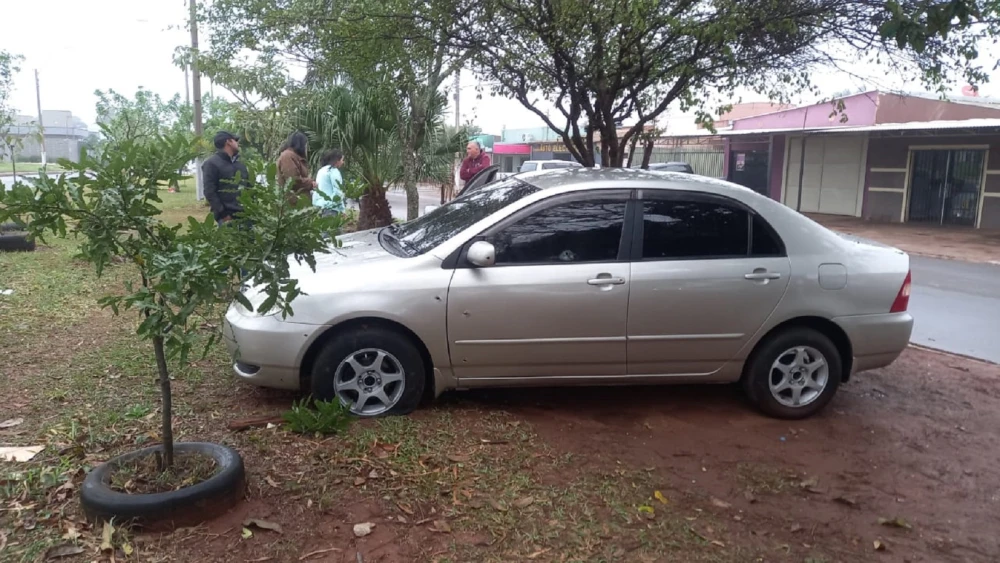 Auto de un policía fue atacado con 14 balazos en Pedro Juan Caballero Auto de un policía fue atacado con 14 balazos en Pedro Juan Caballero