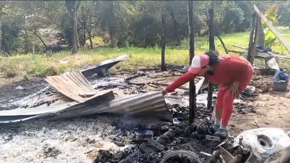 Llegó borracho e incendió la vivienda familiar
