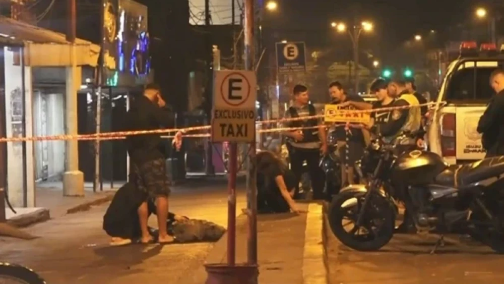 Carrera de motocicletas deja un fallecido y un herido en zona del Mercado 4