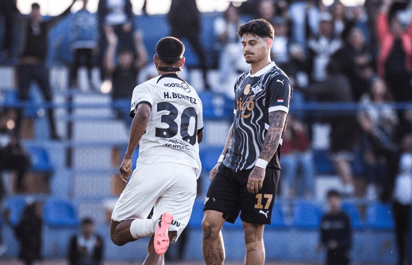 Olimpia golea a Libertad y se posiciona líder antes del Superclásico