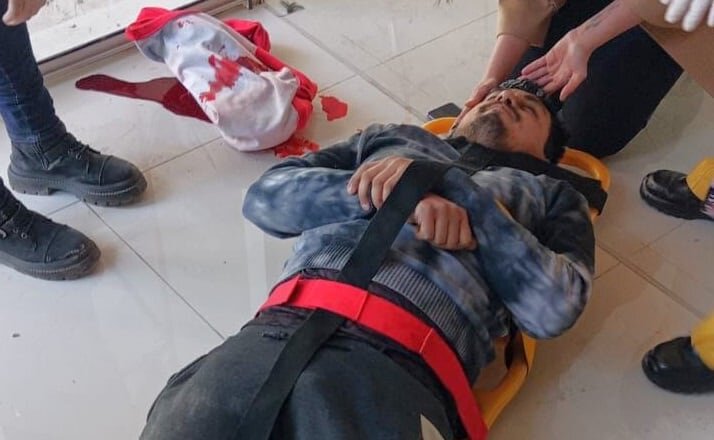 Obrero sufre caída mientras trabajaba en un edificio en construcción