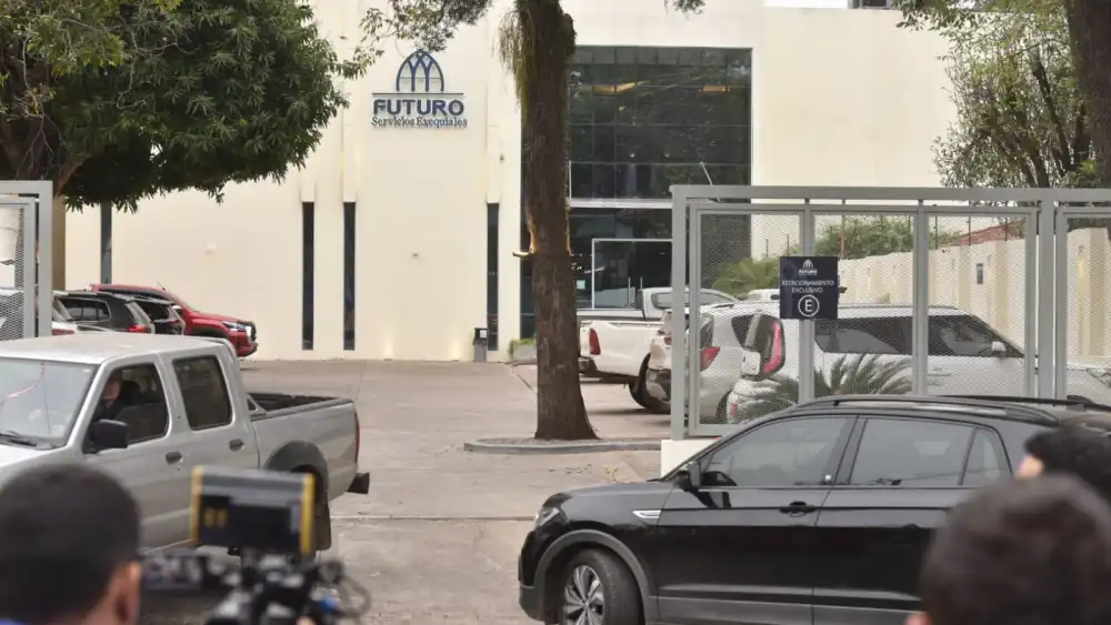Familiares y autoridades velan los restos del diputado Lalo Gomes en Asunción