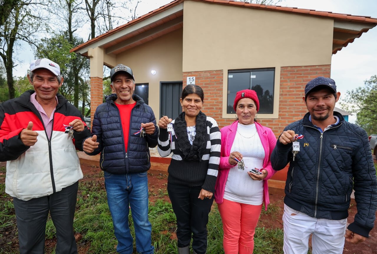 Gobierno entrega 132 viviendas en Itapúa
