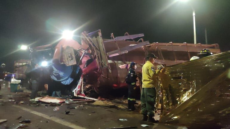 Cuatro fallecidos y cinco vehículos involucrados en accidente de tránsito en Pedrozo