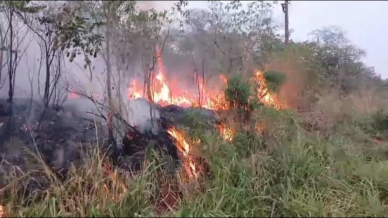 Se incendia el Parque Cerro Corá y bomberos ya no dan abasto Se incendia el Parque Cerro Corá y bomberos ya no dan abasto