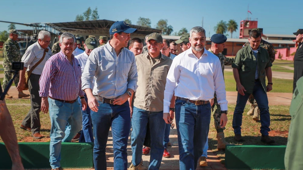 Santiago Peña a Mario Abdo: “Debería quedarse callado”