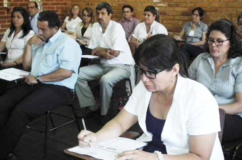 Concurso docente: maestros interinos repudian al MEC y amenazan con salir a las calles