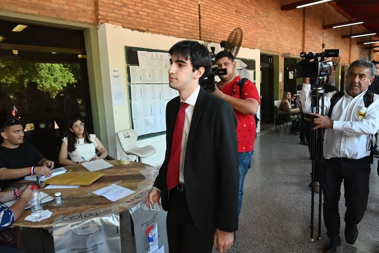 Derecho UNA: “Tratito” Ovelar ganó juicio y queda como presidente del centro de estudiantes