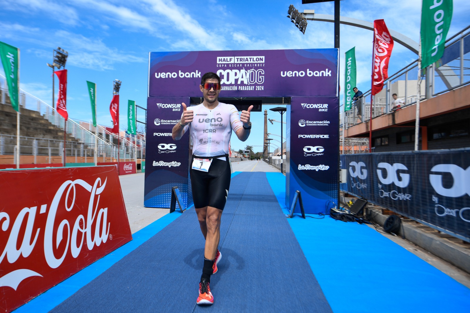 Mateo Bustos y Judith Marsilli ganan el Half Triatlón Copa Oscar Galíndez