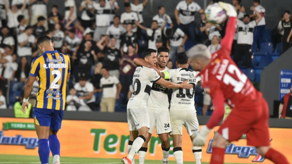 Olimpia gana un partidazo y se afianza en la cima