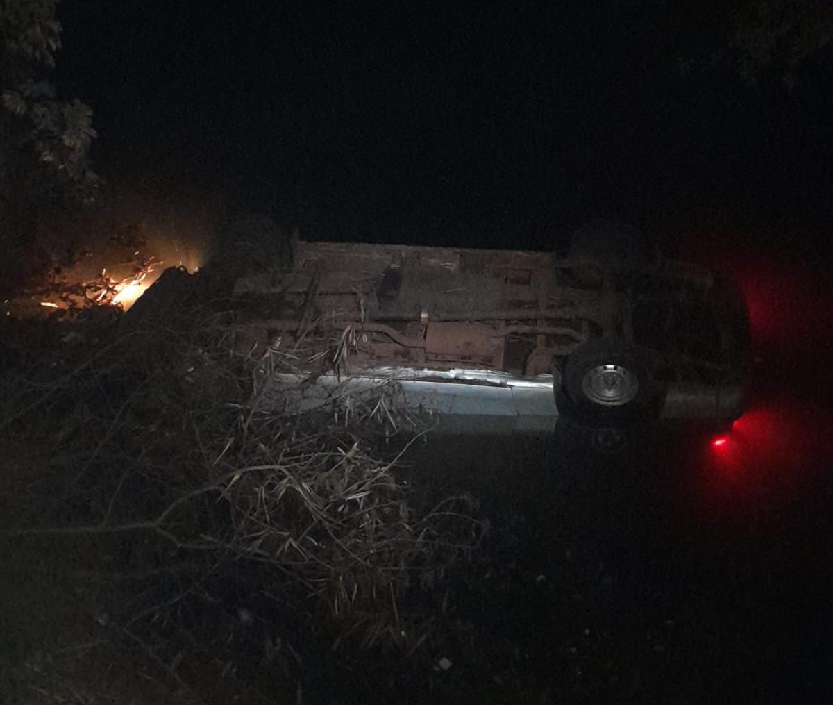 PJC: Furgoneta cayó a un arroyo luego de perder el control PJC: Furgoneta cayó a un arroyo luego de perder el control