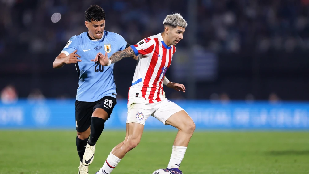 Paraguay rescata un empate en el Centenario