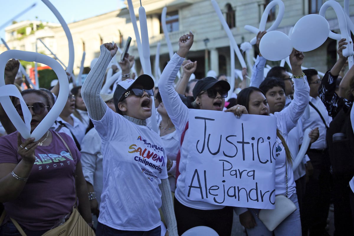 Chilpancingo se une contra la narcoviolencia: galería de fotos. Chilpancingo se une contra la narcoviolencia: galería de fotos.