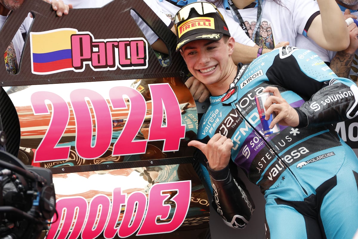 David Alonso hace historia al ganar el título de Moto3 David Alonso hace historia al ganar el título de Moto3