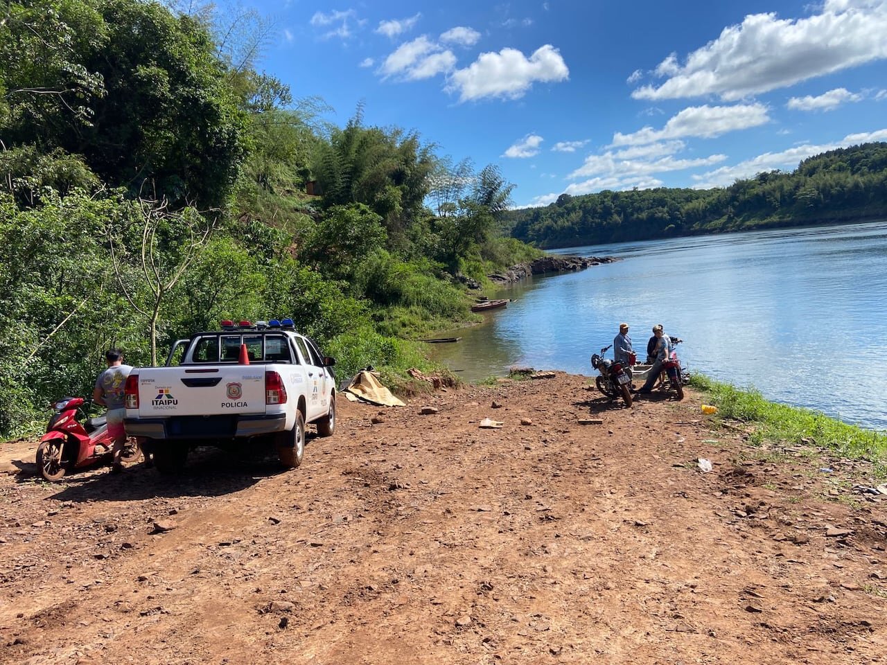 Buscan a adolescente desaparecido en el río Paraná en Mayor Otaño
