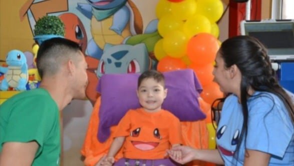 Milán cumple 1 año conectado al corazón artificial y sigue aguardando un donante