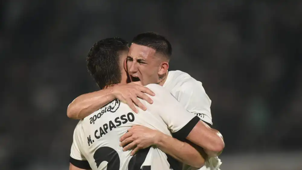 Olimpia remonta y se fortalece en la cima
