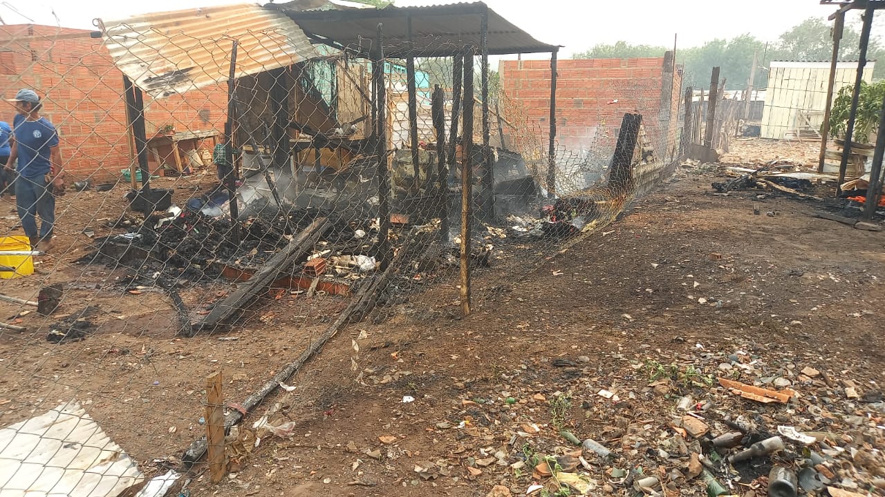 PJC: Incendio consume dos precarias viviendas en el asentamiento San Lorenzo PJC: Incendio consume dos precarias viviendas en el asentamiento San Lorenzo