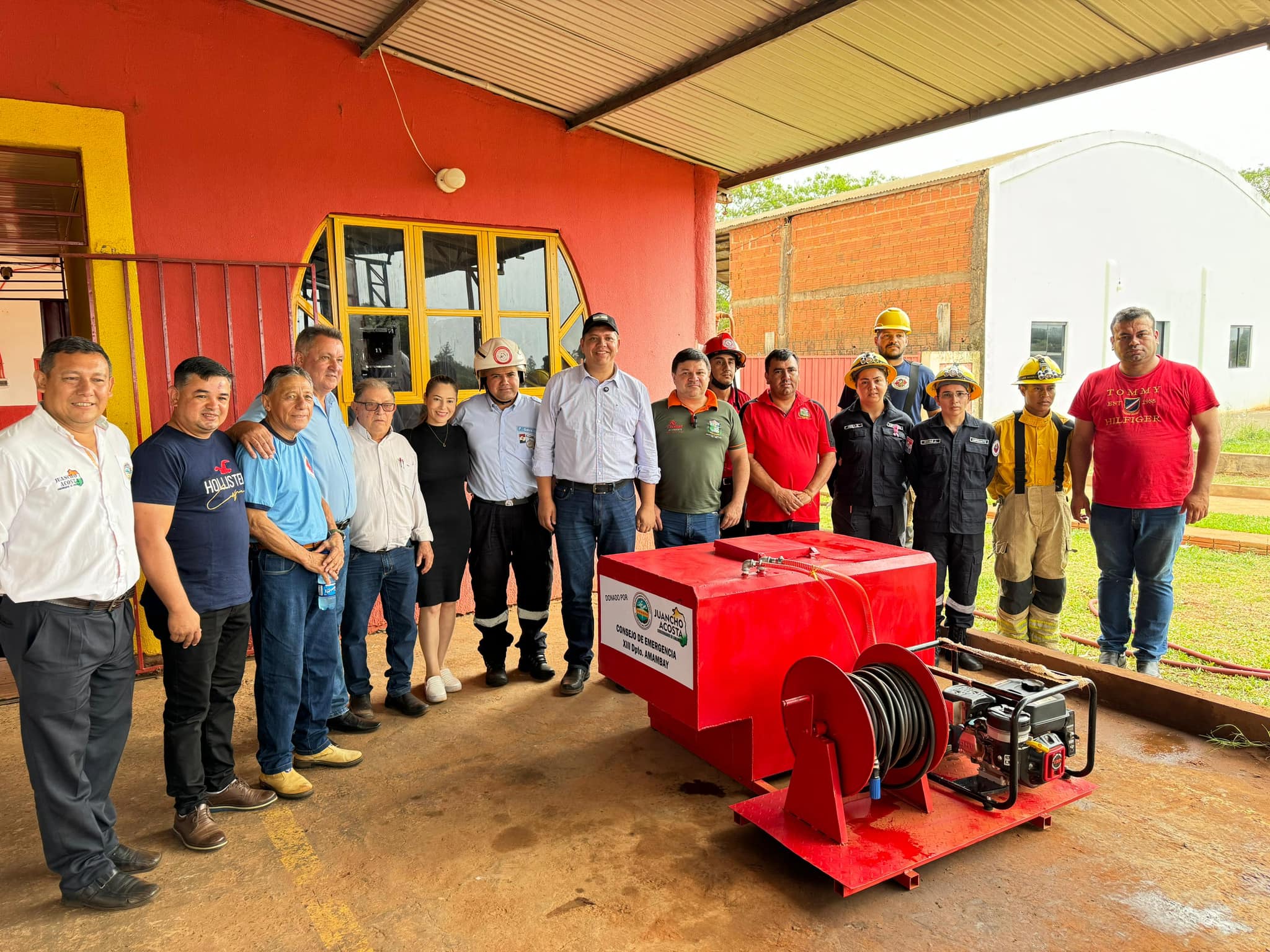 Gobernador de Amambay entregó equipamientos a bomberos voluntarios de Capitán Bado Gobernador de Amambay entregó equipamientos a bomberos voluntarios de Capitán Bado