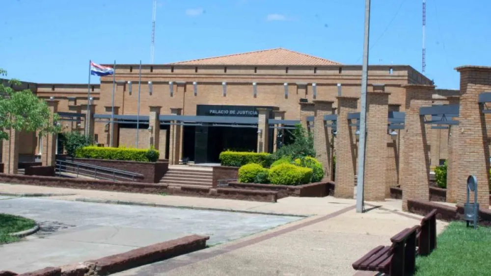Juez ordena a usuaria que elimine su perfil en Facebook por críticas a la gobernadora de Paraguarí