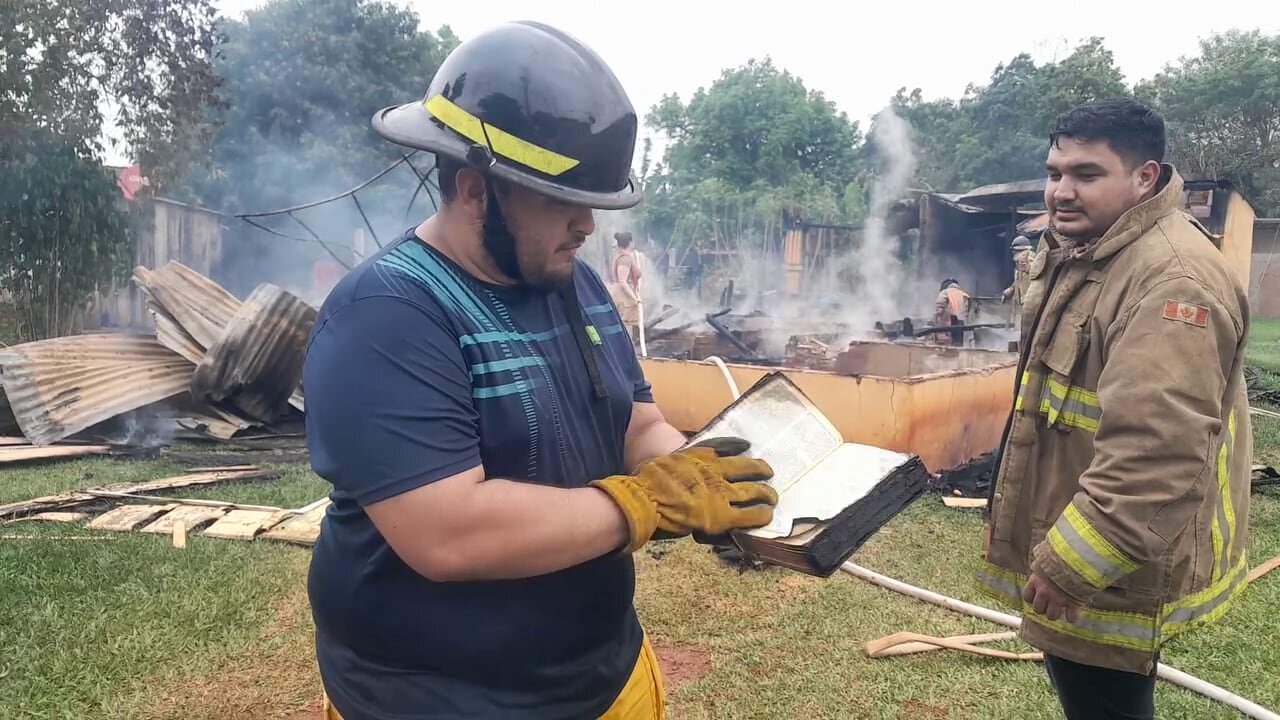 Se salvó solo la Biblia: incendio consumió vivienda de un bombero en Curuguaty