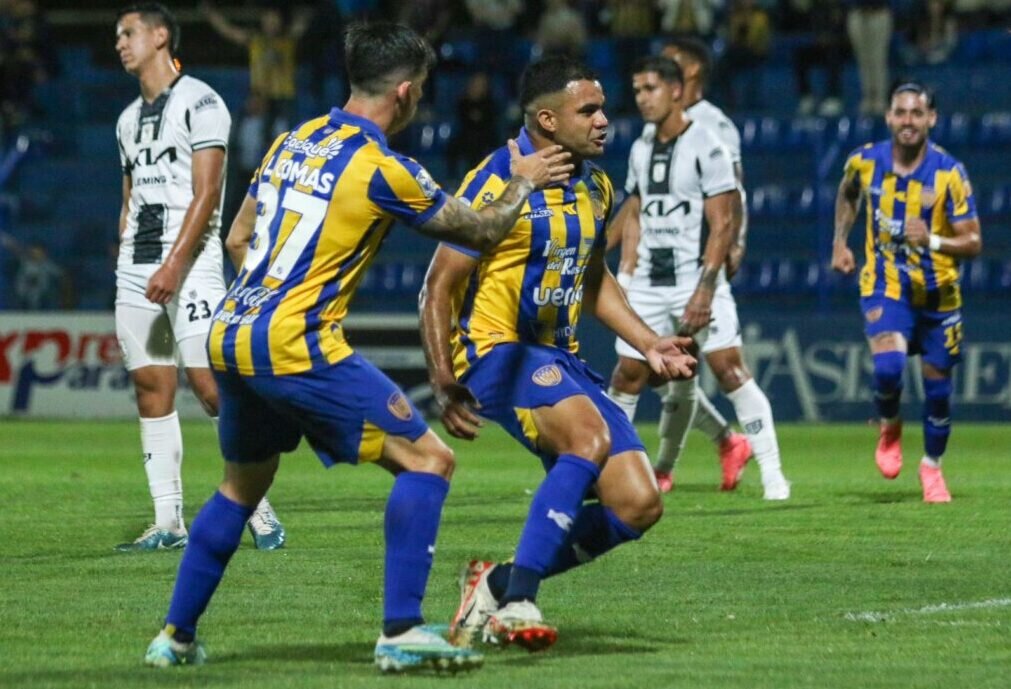 Luqueño golea a Tacuary que va despidiéndose de la Primera División