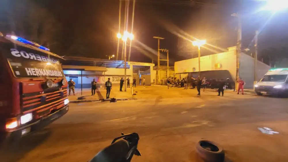 Incendio en la cárcel de varones de Ciudad del Este: Evacuan a 180 internos