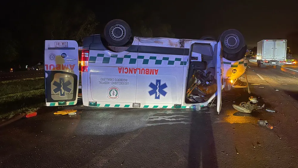 Caaguazú: Ambulancia impacta contra motocicleta y deja dos hermanos fallecidos