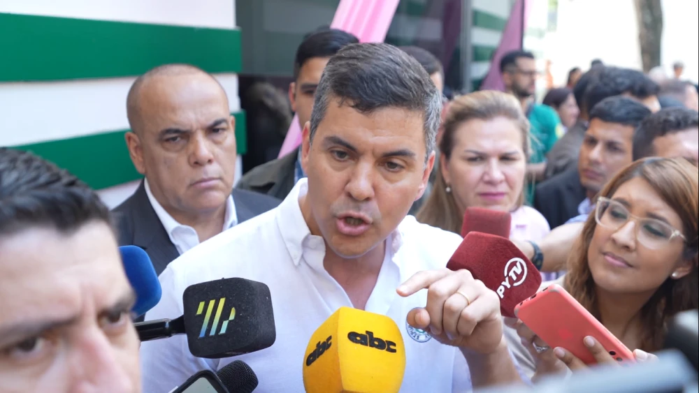 Video: Un nervioso presidente Santiago Peña fustiga a grupo de medios de prensa
