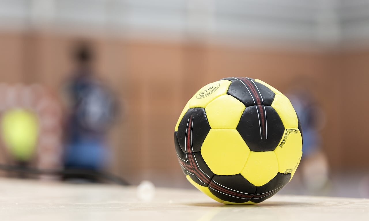 Tragedia en partido de handball: una adolescente muere tras golpe en la cabeza