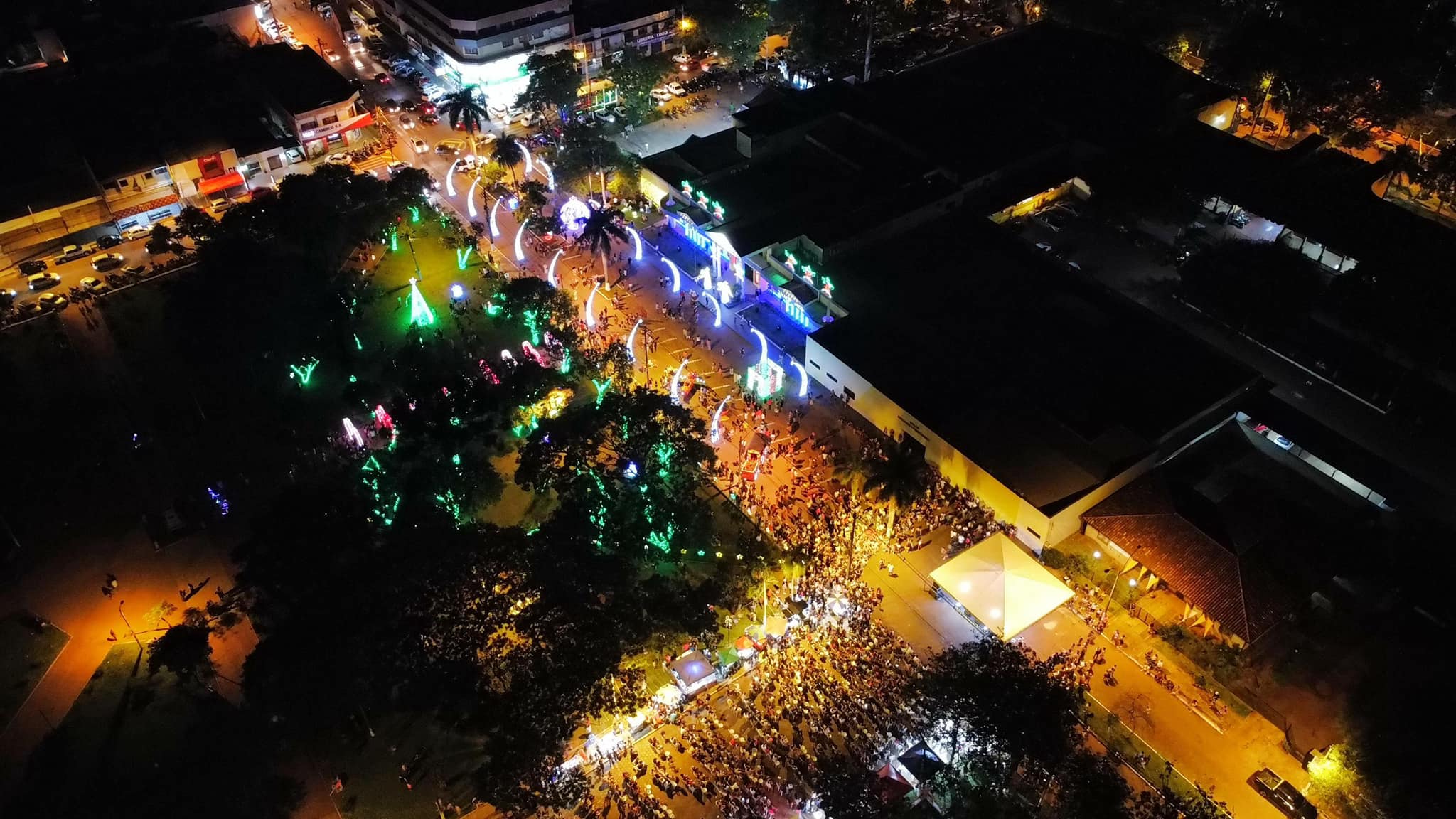 Más de cinco mil personas acudieron al primer día del festival “Amambay Luz de Esperanza” Más de cinco mil personas acudieron al primer día del festival “Amambay Luz de Esperanza”